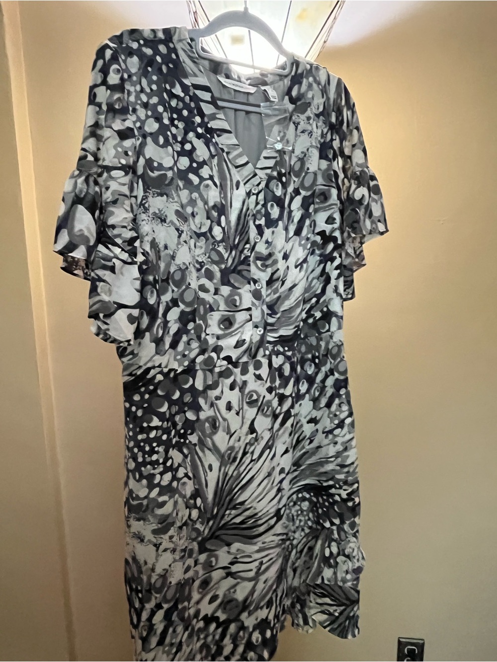 Isaac Mizrahi Black, White & Gray Abstract Print V-Neck Dress Large